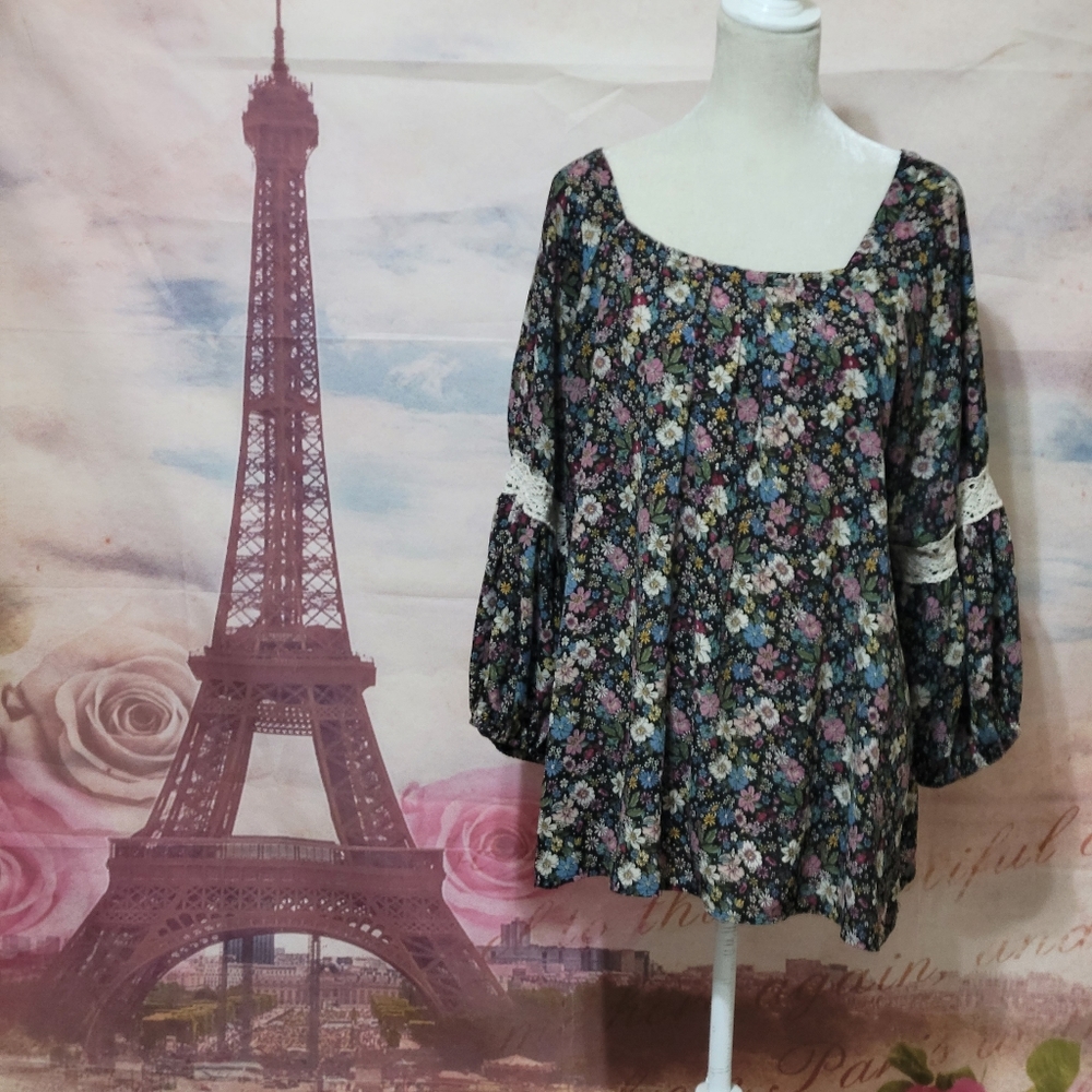 Eyeshadow floral Top